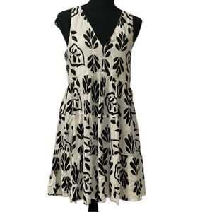 Sincerely Jules Flowy Black and White Sleeveless
Mini Dress(Size Medium)